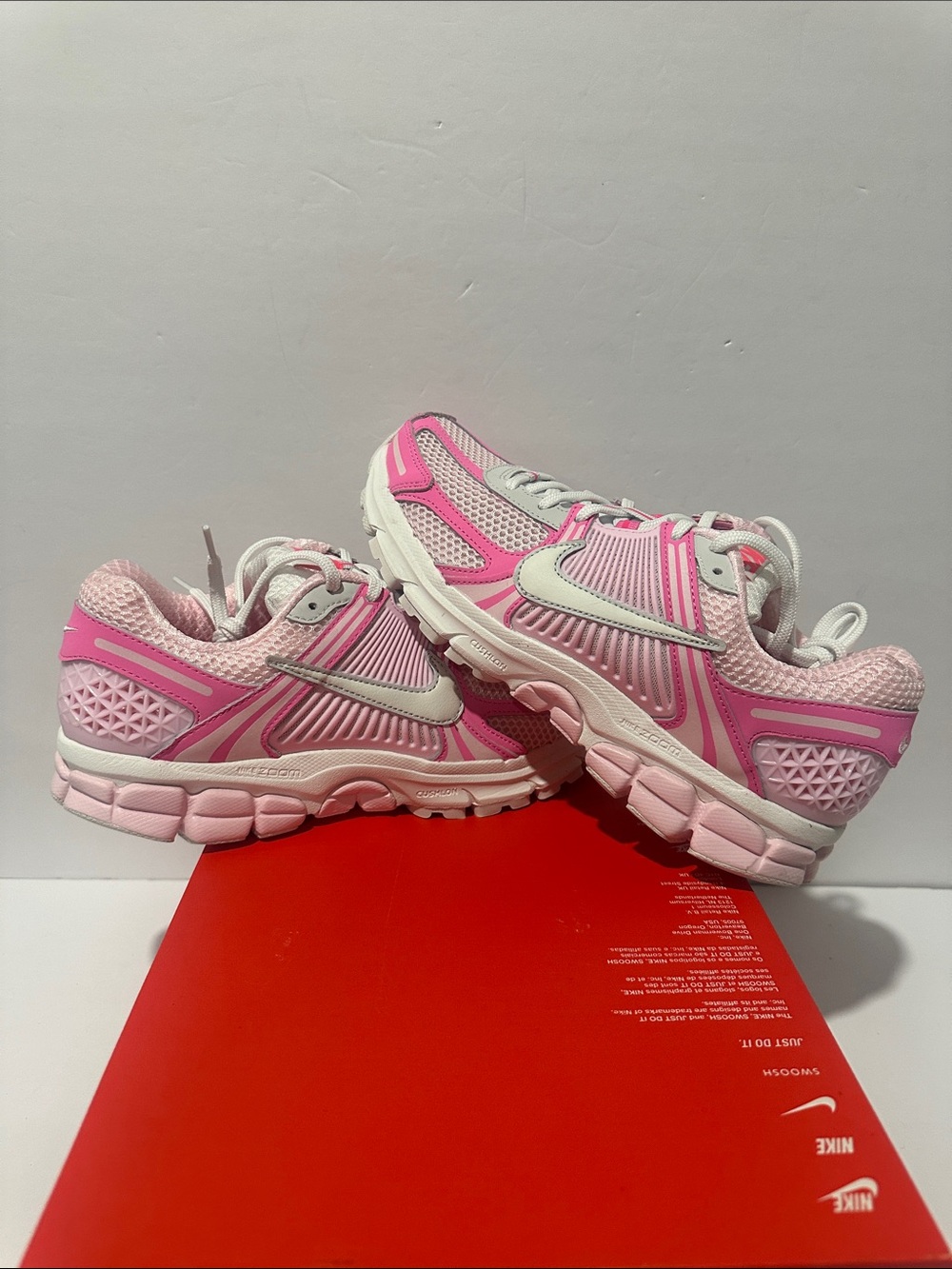 Women’s Vomero 5 ‘Hyper Pink’ Sz: 8.5 / 9 (IM2404-645)